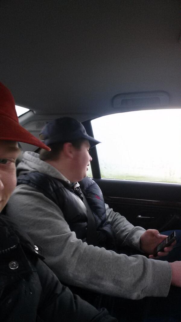 1997raymond's tweet photo. Bij @sergen1190 s moeder in de waggie :p http://t.co/Qv4mKqJWGX