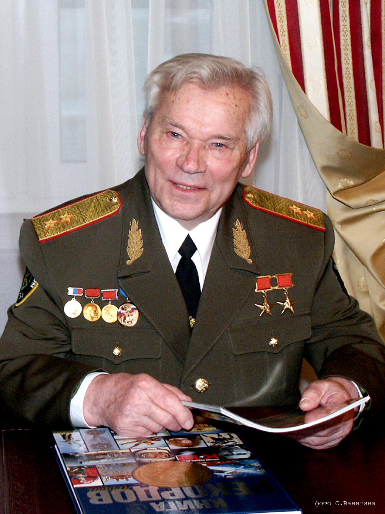 Калашников Михаил Иванович 56 лет
