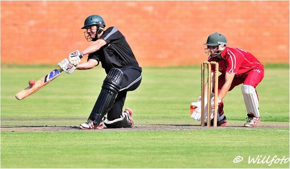 "<a href="/AHS1920/">Affies</a>: Aksie uit die onlangse krieketwedstryd tussen Koshuis en Dorp (Foto: Willfoto) "<a href="/t_peach1/">Tim peach</a>