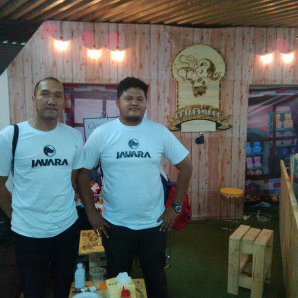 team adventure <a href="/javara_ID/">Javara</a> sedang makan malam sehabis turun gunung, Enjoy kk..!