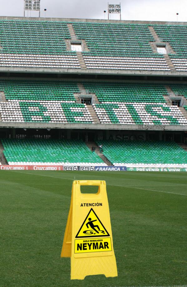 Llourinho's tweet photo. En el campo del Betis ya advierten de la visita de Neymar. TOP! http://t.co/0sl25HJhlv