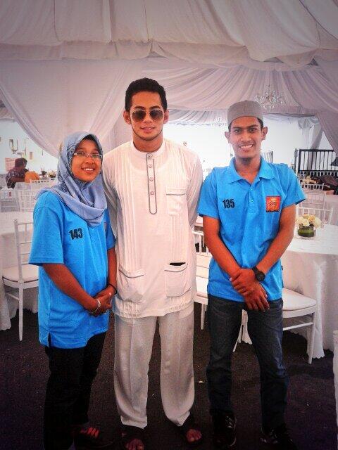 AngahUdin's tweet photo. Tahniah Boh! Selamat Pengantin Baru. @fizoomar @asrijanggutrc8 @rizal5115 http://t.co/ESzWcx7qej