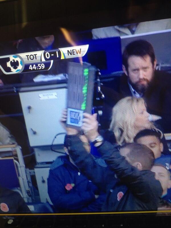 Haakonyhus's tweet photo. @larssivertsen ser ikke så altfor fornøyd ut på WHL #2pl #2fcf http://t.co/EJMrnfbzxf