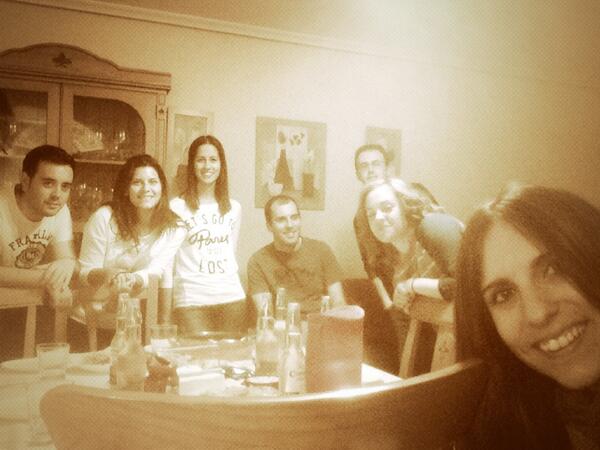 EncaAM's tweet photo. Cena mejicana del viernes :) @mikelet_8 @AlexAlenda @SylvyLookBottle @JoseluisMPrieto @IreneMulaS @Emmapadillapz http://t.co/JedYYOZjdu