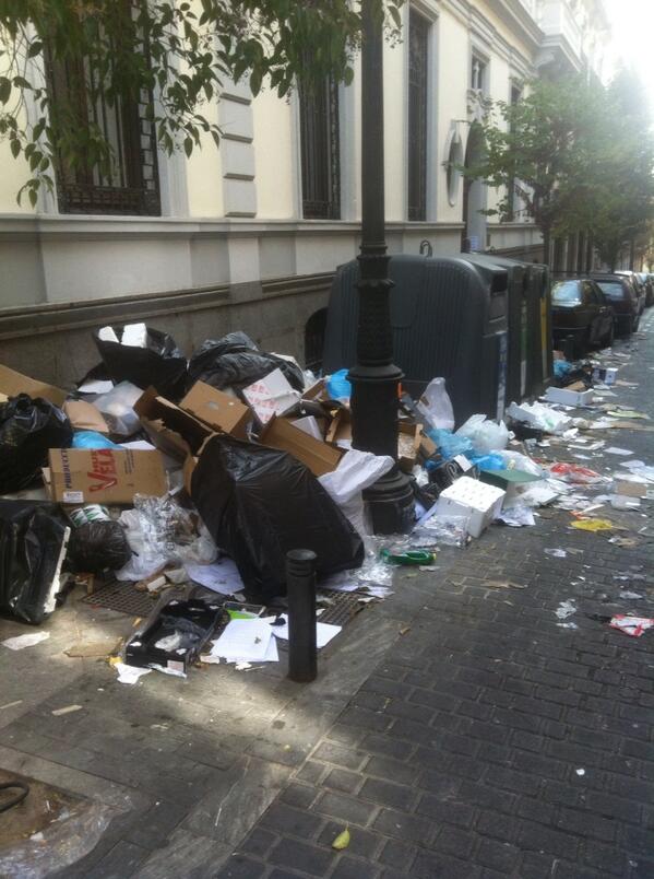 Pablobatm's tweet photo. Otro punto de reciclaje.!!!! http://t.co/zKp4VGVTKe