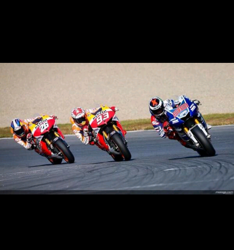 esteefy04's tweet photo. Menuda carrera  #MotoGP http://t.co/UHjR9i2jwF