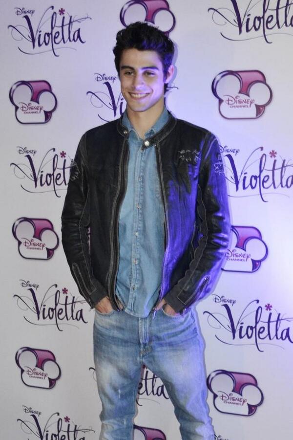 TiniAdoroo's tweet photo. #QueremosATomasEnVioletta3  
#QueremosATomasEnVioletta3  
@PabloEspOficial  
#Geniasoooooo... http://t.co/L9A52RZ99L