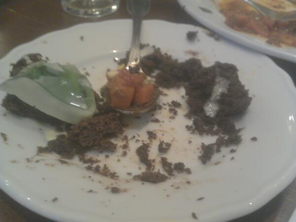 TSmEU's tweet photo. #LMNtEU er over, og som et avbrekk presenterer vi @jornodo sin siste molekylærgastronomiske kreasjon: http://t.co/N6qpDUpxK1