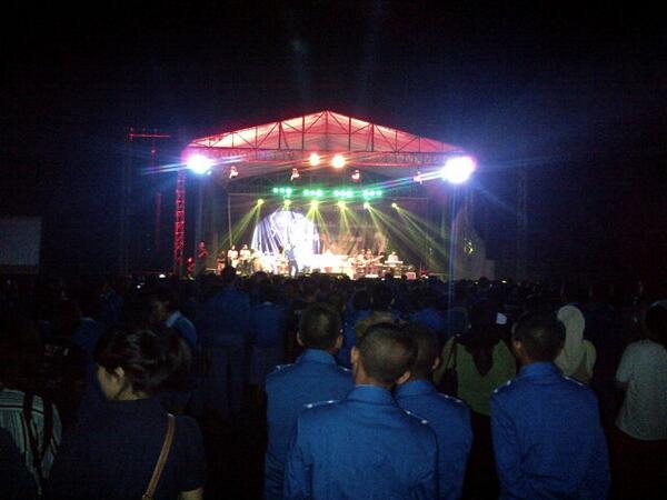 FauziProduction's tweet photo. Crowd Event SMA Taruna Nusantara Magelang @PANDATARA_2013 http://t.co/Ev1eowp1Bu