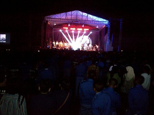 FauziProduction's tweet photo. Crowd Event SMA Taruna Nusantara Magelang @PANDATARA_2013 http://t.co/Xt0vFw2k6A
