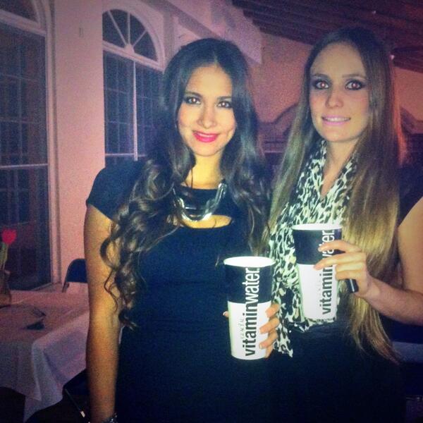 alemonraz's tweet photo. Cumpleañeras @MarthaaPuga gracias @vitaminwatermx http://t.co/zIoBimffG0