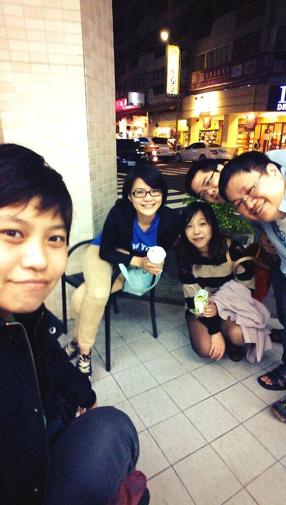hug2462005's tweet photo. Coffee time with friends!!(*˘︶˘*) http://t.co/jtIO9B82b5