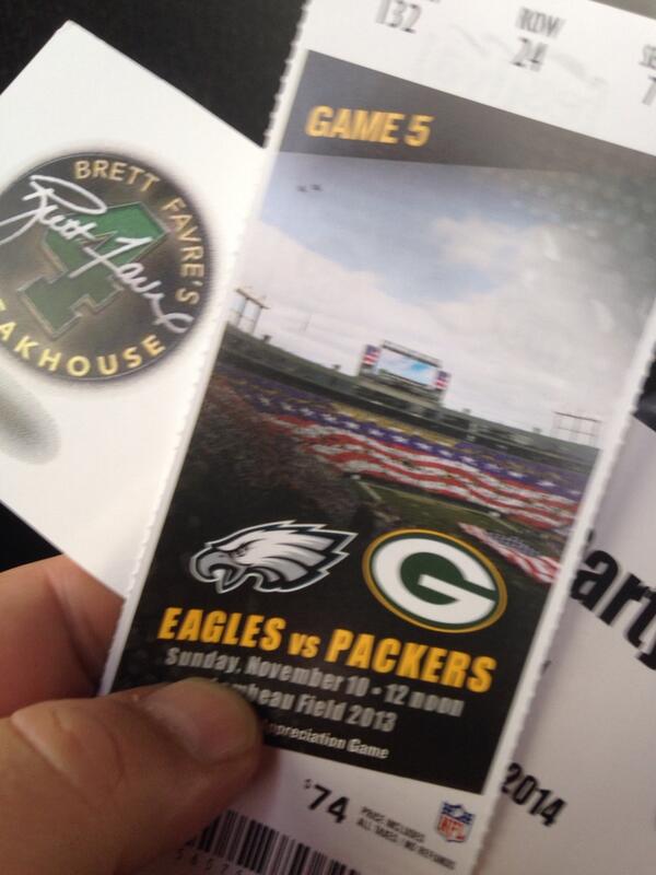 #brettfarvesteakhouse, #gopackgo @kailatuvell