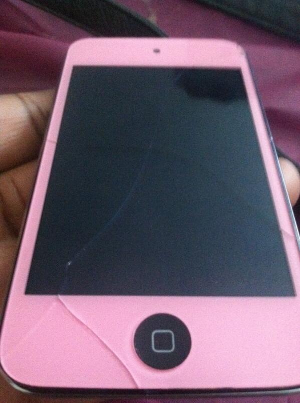 CheerLaugh's tweet photo. My CRACKED IPod http://t.co/QI2vqY6xWX