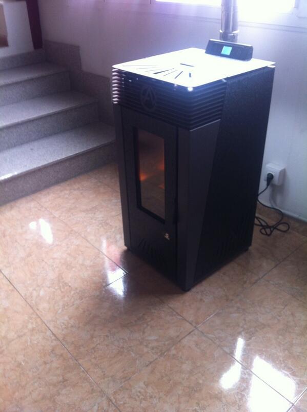 info_calecosol's tweet photo. Instalación de estufa de pellet de aire en  oficina. http://t.co/pPHWPFpPbd