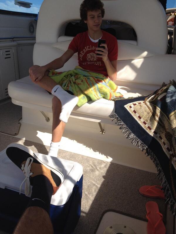 hausmankat's tweet photo. Jack Hausman taking selfies #whataloser http://t.co/msn0LqCr1T