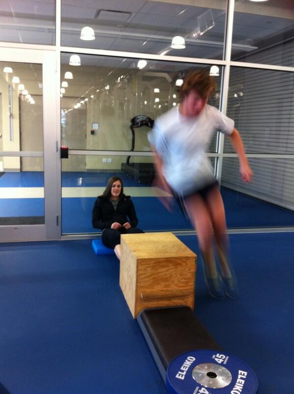 clare_bar's tweet photo. http://t.co/14LiUchqft” nice legs @lukeulsifer