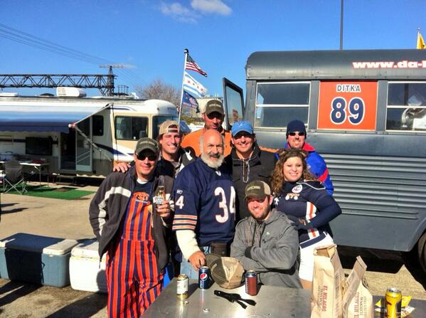 CrowdJoyEvents's tweet photo. Looking good! @daBus5 @tailgate32 @ChiHoneyBear @gamebibs @joecahn &amp; Bob, great hanging with you all. #TailgateLove http://t.co/poPZECcCPE