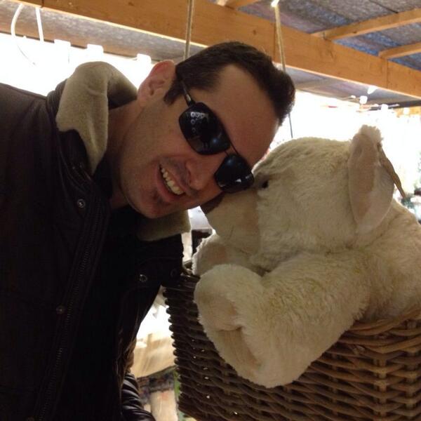 fincalcaterra's tweet photo. Bacio del buon #compleano :-) http://t.co/0nLvtQ4t9h