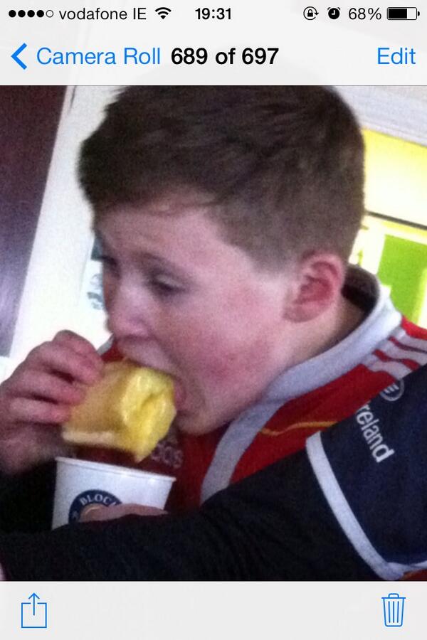 NicoleDunne2's tweet image. Eat that roll.