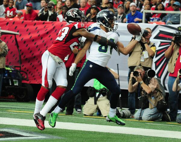 SportsCenter's tweet photo. Golden Tate was 24-carat on this #SCtop10 one-handed TD grab.
Seahawks cruising in Atlanta. http://t.co/SHEHCijZlp