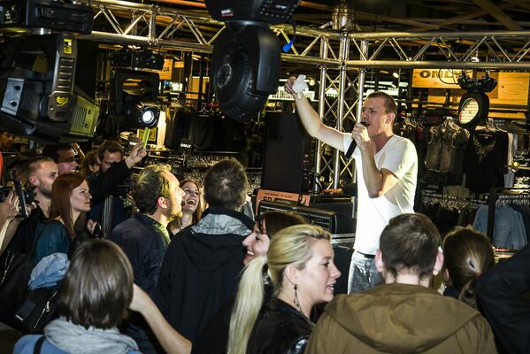 infectedgraz's tweet photo. Das war unser 1. Late Night Shopping. Mit Mr. Dero &amp; Klumzy Tung. So groß ;) http://t.co/LJ8pD14CKy