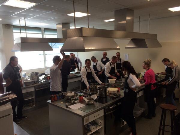 owkvught's tweet photo. Geslaagde culinaire avond door @JCIDommelland voor het goede doel Sint voor ieder Kind http://t.co/tBy5on9NDL http://t.co/aStM1B94Bk
