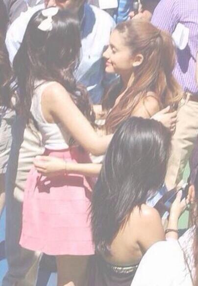 inthedarkarlas's tweet image. RT if you want the couple to stay together
Don't RT if you want them to break up #votearianagrande