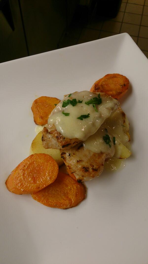 Reservelounge's tweet photo. Tonight's Dinner special is thyme roasted chicken with a garlic cream sauce over carrots and parsnips. http://t.co/4X1QMmkkxf