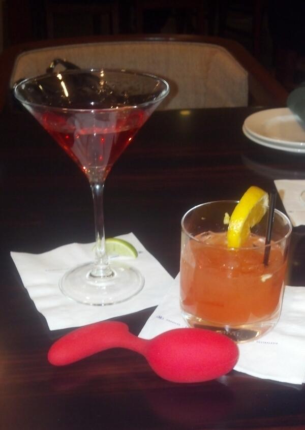 MsLuluDarling's tweet photo. Drinks with Evi (cc: @Aneros) http://t.co/PlcAfK6jhP