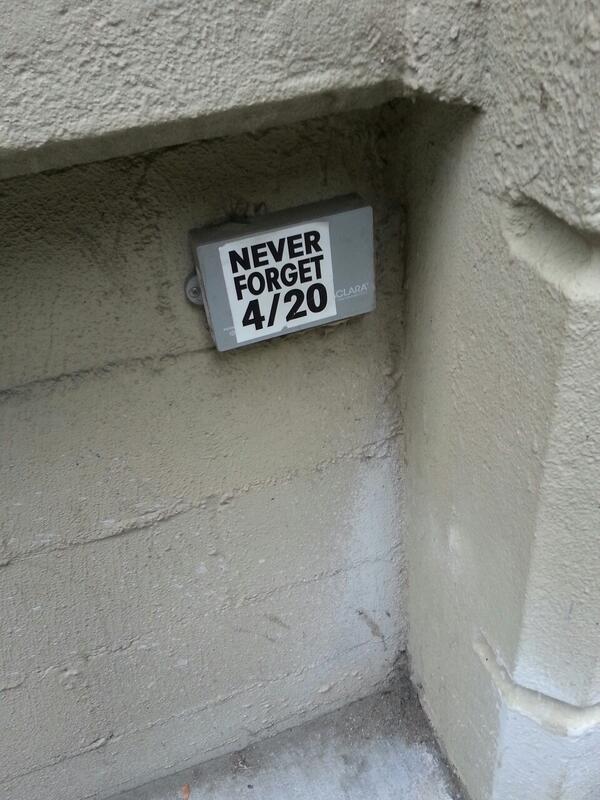 420mtldankness's tweet photo. Tribute #420 #cannabis #mary #smokesome #wegetit #ganja http://t.co/AP5fjrPedd