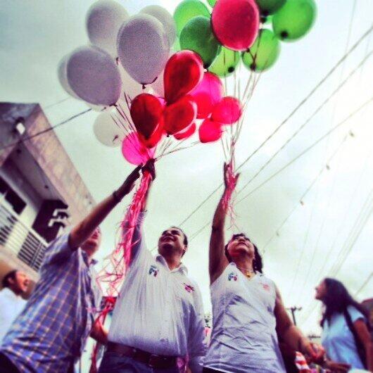 braulioesca's tweet photo. Suelta @Erubiel_Alonso_  y @GloriaHerrera_  los globos de la esperanza del nuevo PRI en Teapa con todo consejeros... http://t.co/lRx7ei1lxC