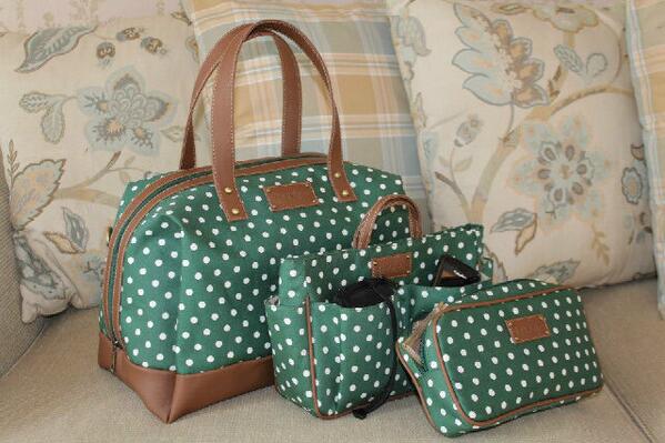 ratih_ka's tweet photo. 1 set de Fairies handbag green,cotton laminated+synthetic leather,375ribu,minat?sms/WA : 087832200022,pin BB 299CDE0F http://t.co/kkhFrJdxPP