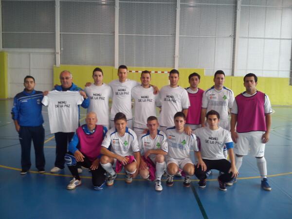 Equipo de hoy contra el baeza fs en apoyo a @manu_1delapaz 3-8 perdiendo aunq el resultado es lo de menos #vvaconmanu