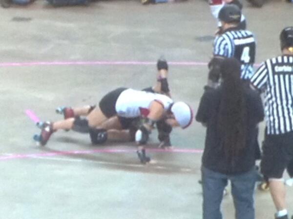 bexcalibur's tweet photo. This ain't no sex move -- it's a low block #talk2wftda http://t.co/5SSVxoVVAp