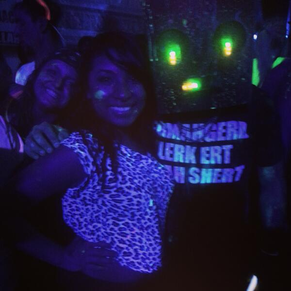 Fabiola_6267's tweet photo. Rave night http://t.co/WmKQRokJNQ