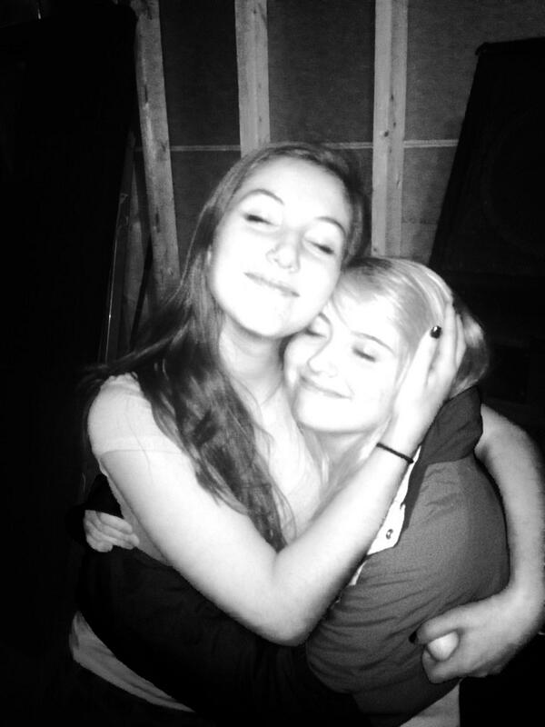 keighlyclapp's tweet image. Wittle baby rose #fridaynight #cuties #cooljacket 😚 @basementxx