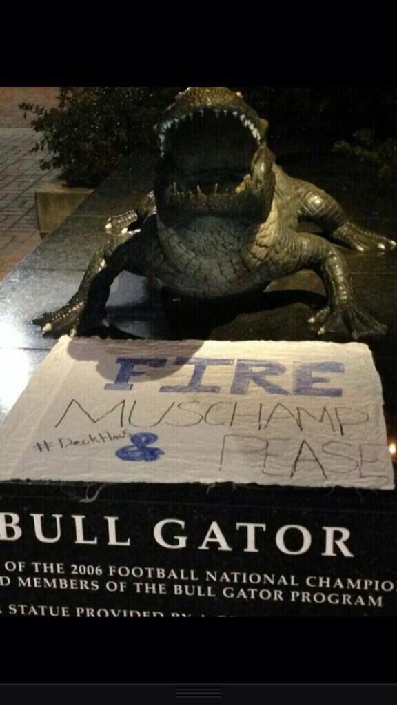 GatorJokes's tweet photo. Such loyal fans the Gayturds have... http://t.co/GBx7UlryEL
