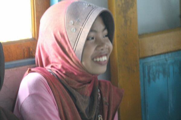 Isssss betapa senang nya ketika kmi mnghibur mreka