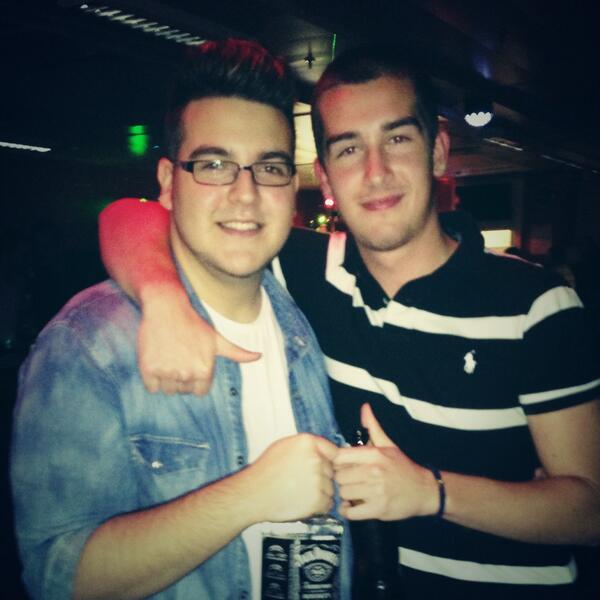 makinvk's tweet image. Malo viski, malo koka kola 👌❤️ #SurUneAutrePlanete #VraiSerbe #Pijan @StefanLabud