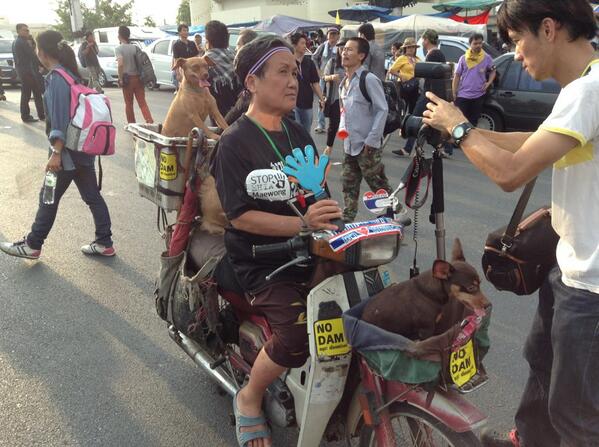 suebsak1's tweet image. มาเองรถบัสไม่ต้อง