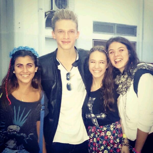 solmoreeno's tweet photo. @CodySimpson #Argentina @angelatorresok @catadiaz0 @nicotorca ♥♥☺ http://t.co/efh0FNBArf