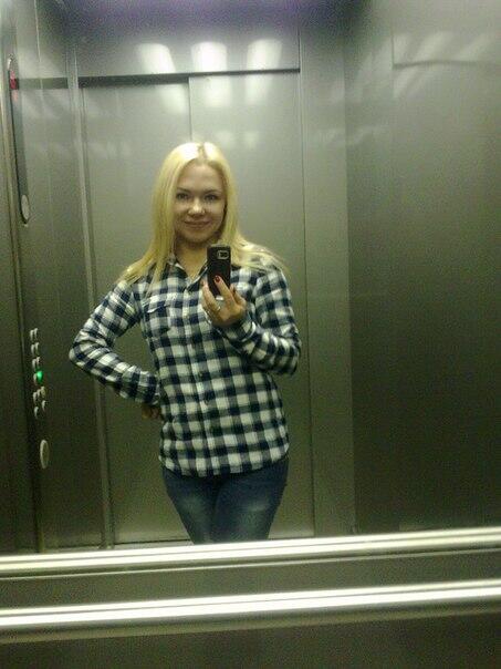 StasyaJironkina's tweet image. Пришла сегодня на работу,а мне то говорят,что я странная,то маленькая,то с распущенными волосами другая) #fatherstyle