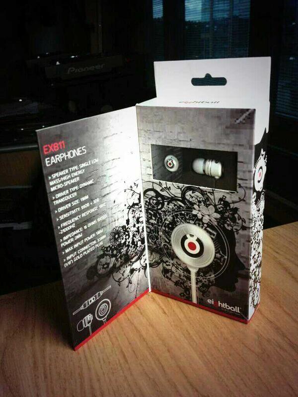 DmitrySandel's tweet photo. *Competition Time*

RT &amp; Follow for a chance to win a pair of our earphones..

Winner announced Friday 15/11 http://t.co/3W96bzA3qN