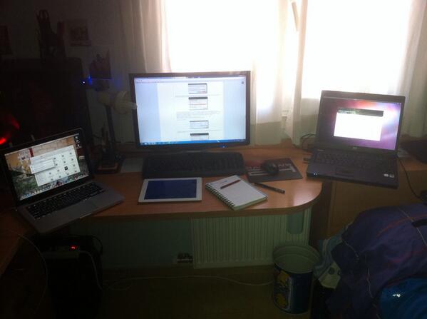 Miguelitrocc's tweet photo. Hoy toca a tres manos!! Jeje http://t.co/5hroMObUoU