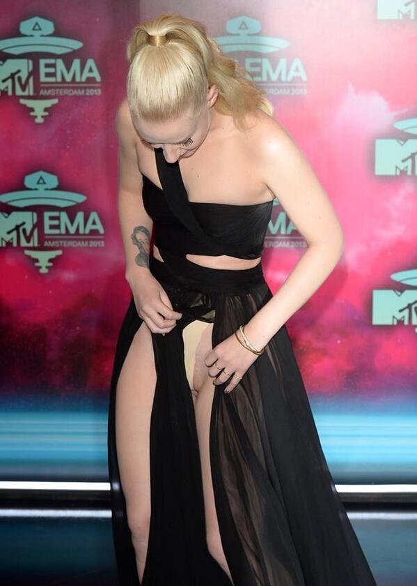 Adk On Twitter Worst Wardrobe Malfunction Ever Goes To Iggy
