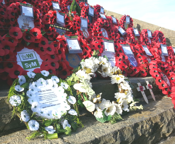 Pabiau gwyn ymysg y coch #Aberystwyth