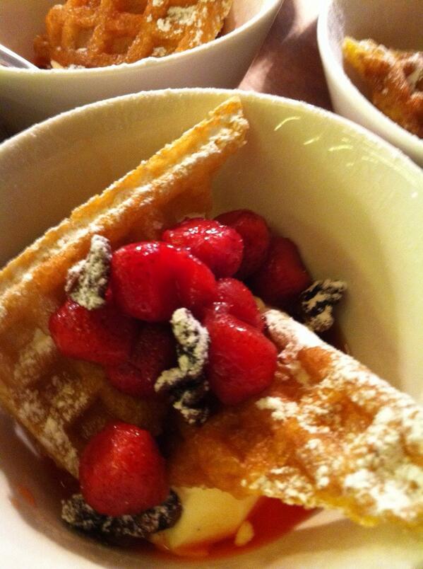 arintji's tweet image. Hot waffles, stewed strawberries &amp;amp; candied walnuts #MTVEMA #VIPAfterParty