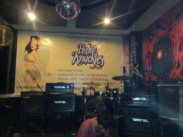 ini nih Venue tour <a href="/HelloKnuckles/">HELLO KNUCKLES</a>  at in lounge pub madiun,kemarin malam...