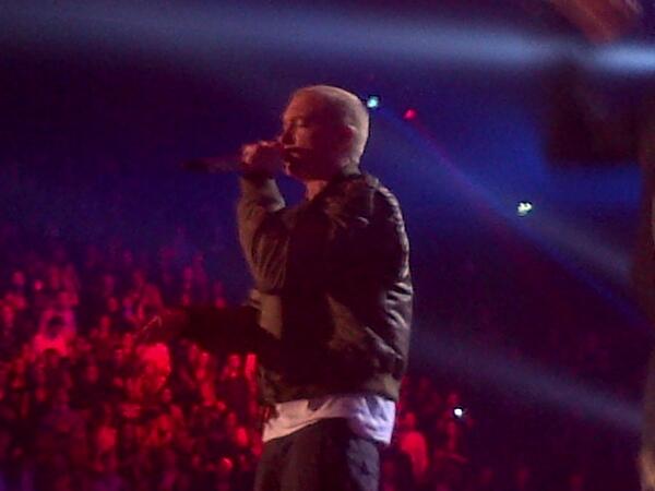 Maaanonn's tweet photo. Finally got to see @Eminem afters 9 years.. And now front row at the #MTVEMA Best night ever. Thank you x http://t.co/21C47lWCSI